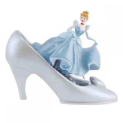 Figura Enesco! Cinderella With Shoe – Disney