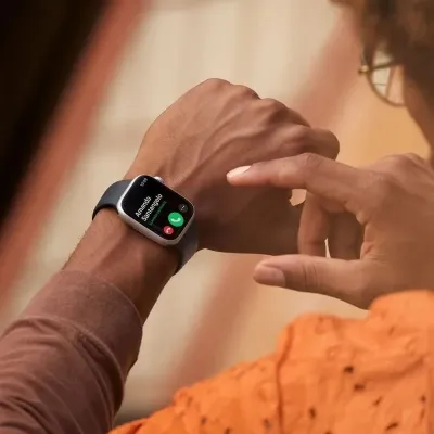Apple Watch Series 8 GPS 41mm Caixa de Alumínio Vermelha Correia Desportiva Vermelha